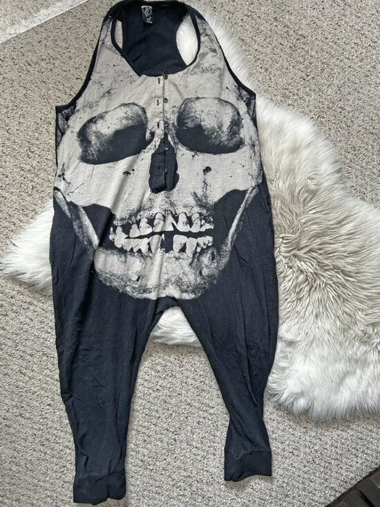 Iron Fist Loose Tooth Skull Romper L Pajamas Loungewear - Picture 3 of 6